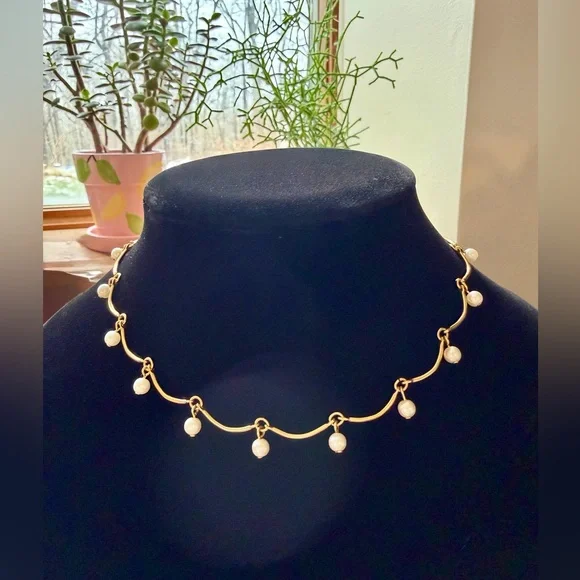 Avon Gold Dainty Necklace with Pearls - Picture 2 of 9